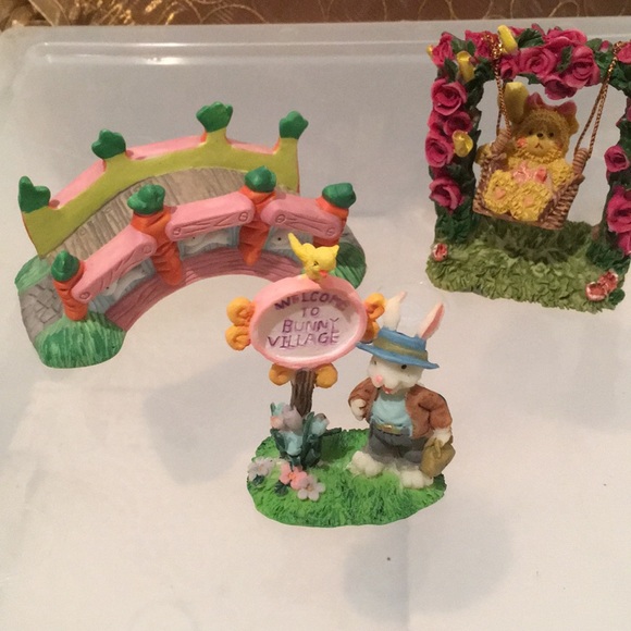 Other - NWOT Vintage 1990s Easter Village collectibles